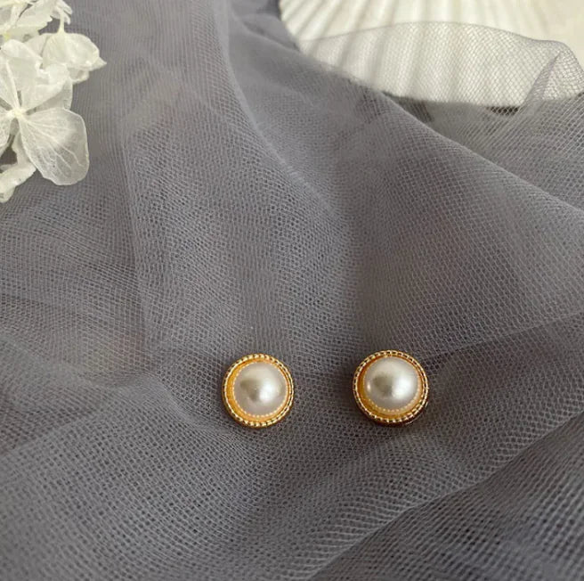 Chic French Vintage Pearl Earrings