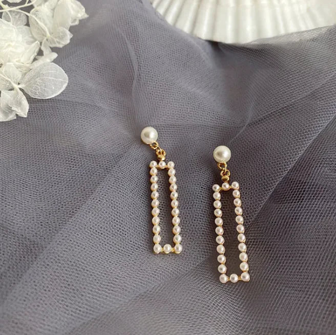 Chic French Vintage Pearl Earrings