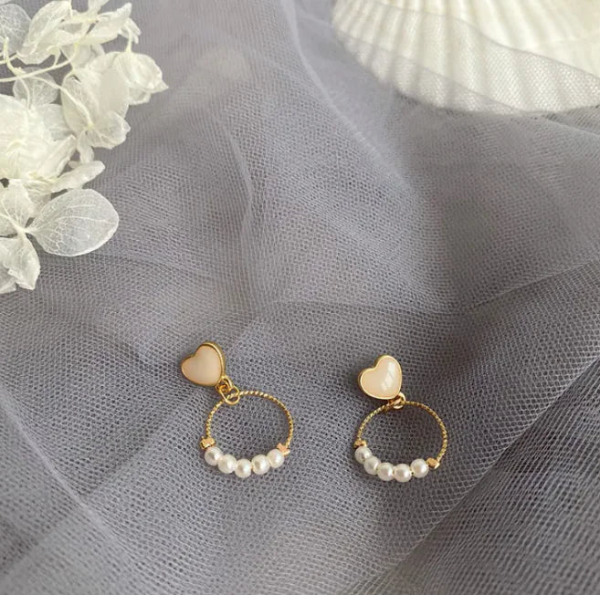 Chic French Vintage Pearl Earrings