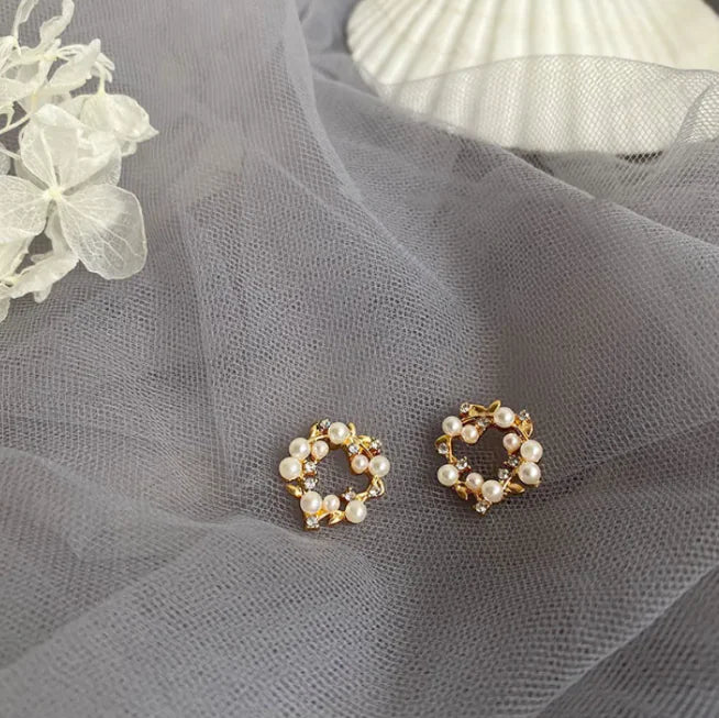 Chic French Vintage Pearl Earrings