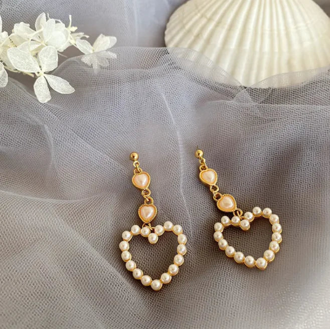 Chic French Vintage Pearl Earrings