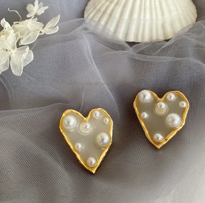 Chic French Vintage Pearl Earrings